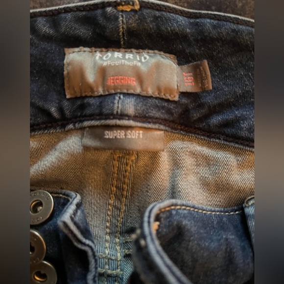 Torrid JEGGING SKINNY SUPER SOFT HIGH-RISE JEAN in size 16T - Picture 7 of 7